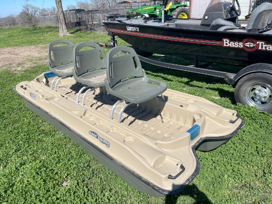 LOCATION WORTHAM, TX: Pelican Bass Raider 10E Fishing Boat, Swivel Seats, 12V Electrical Outlet, 122