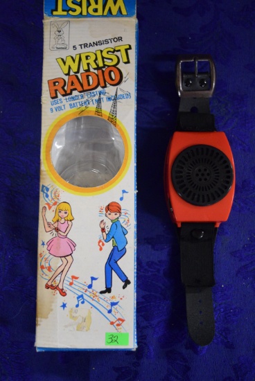 VINTAGE WRIST RADIO!