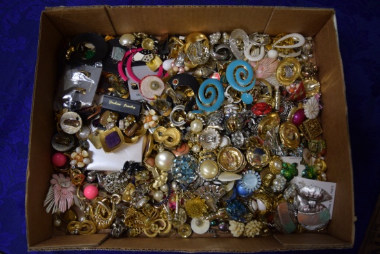 HUNDREDS OF PAIRS OF EARRINGS!