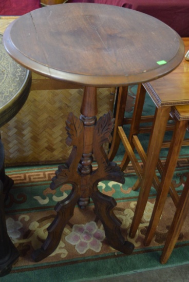 EARLY AMERICAN LAMP TABLE!