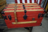 ADORABLE CHILDS STEAMER TRUNK!