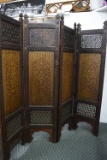 BEAUTIFUL 4 PANEL WOODEN ROOM DIVIDER!