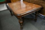 RARE 1920'S BUTTERFLY LEAF DINING TABLE!