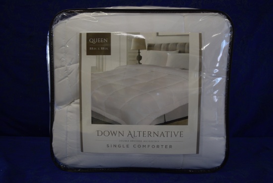 QUEEN DOWN ALTERNATIVE COMFORTER!