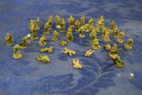 VINTAGE TINY TOY SOLDIERS LOT!