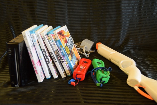 WII GAME SYSTEM WITH GAMES!