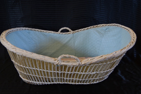 ANTIQUE WICKER BABY BASSINET!