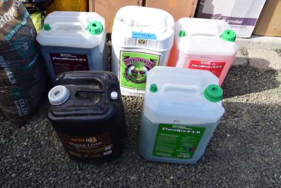 GREAT LOT OF GROW CHEMICALS! Case 20N009 Item 96