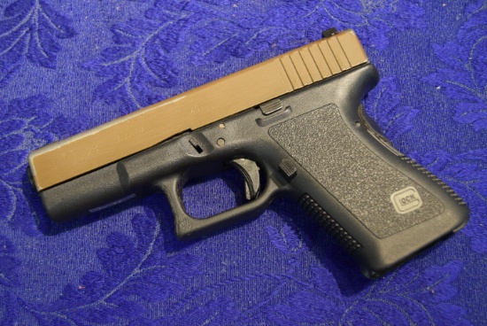 FIREARM/GUN GLOCK 23!! H 1548