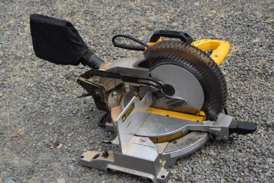 DEWALT CHOP/COMPOUND MITER SAW! BAY 35