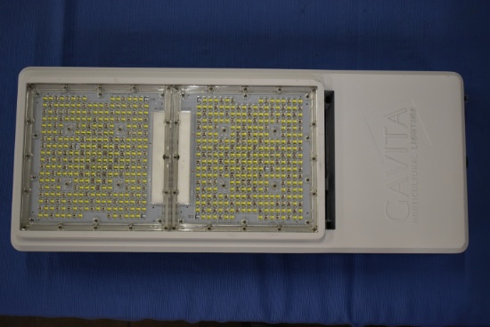 GAVITA LED GROW LIGHTS!! NO BOX! LOT 3-2