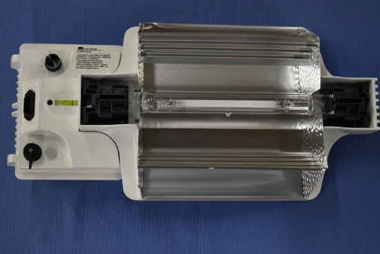 NEW OUT OF BOX HIGH END GROW LIGHTS! LOT 3-2