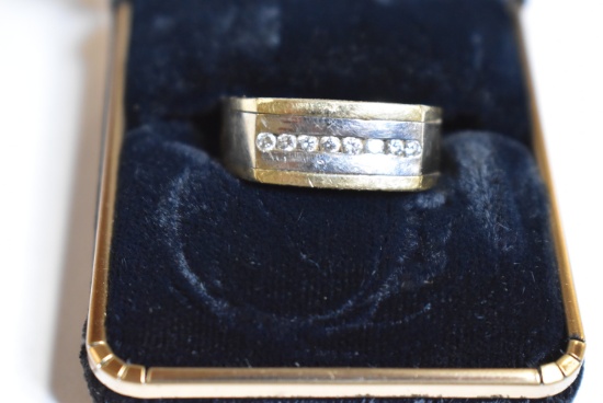STUNNING GOLD & DIAMOND RING!!