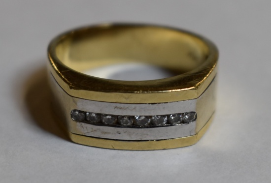 STUNNING GOLD & DIAMOND RING!!