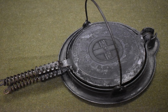 GRISWOLD NO. 8 WAFFLE IRON!!