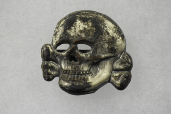 SS TOTENKOPF CAP INSIGNIA!!