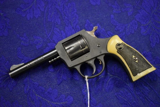 FIREARM/GUN H&R 622 !! H 303