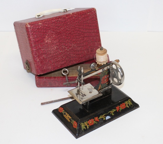 Casige Child's Sewing Machine With Case