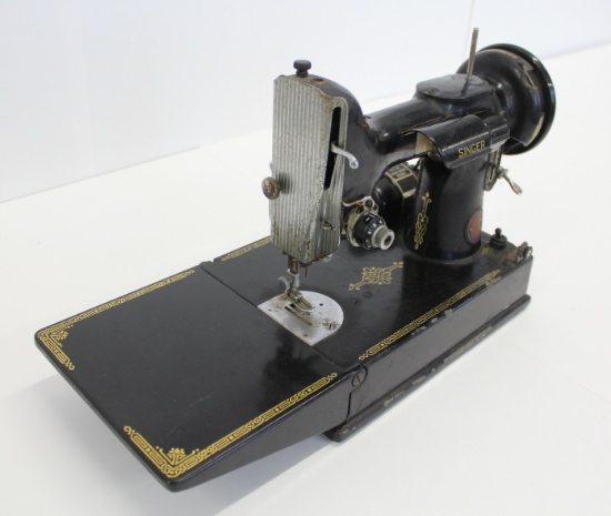 1952 Singer Featherweight Sewing Machine With Case