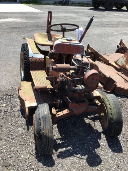 Old Wheel Horse Model 753 riding lawn tractor w/Deck