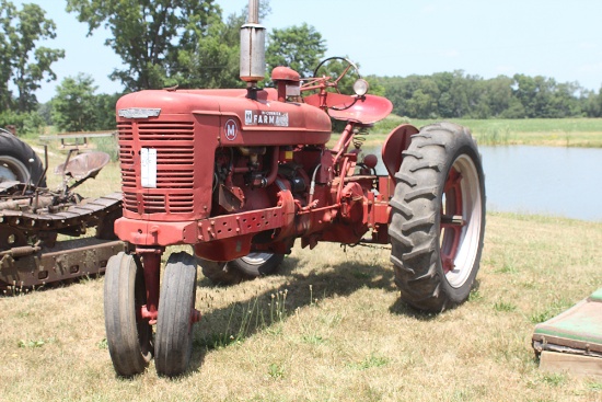 MCCORMICK FARMALL NARROW FRONT M GAS TRACTOR, POWER STEERING, BOTH FENDERS AFTER MARKET, 3PT., LIVE