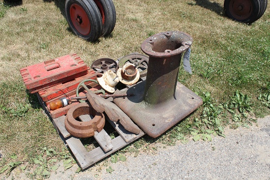 (4) CASE 30 SERIES FRONT MOUNT WEIGHTS AND OTHER VARIED WEIGHTS AND PULLEYS
