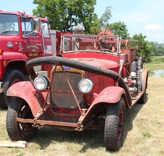 1932 DODGE BROTHERS FIRE TRUCK PUMPER, RUNS AND DRIVES AND HAS MOST OF ITS ACCESSORIES, GOOD WINDSHI