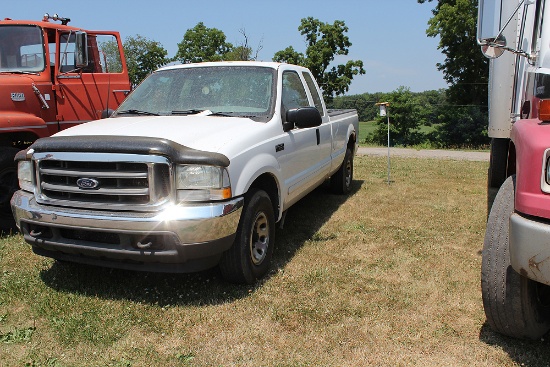FORD F250 SUPER DUTY EXTEND CAB PICKUP TRUCK, 2002,  FULL SIZE BED, RUNS WITH 400,000 MILES, SOME RU