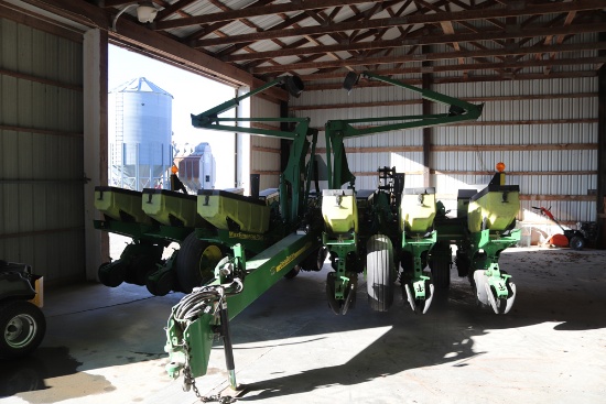 2004 JOHN DEERE 1760  12-ROW PLANTER