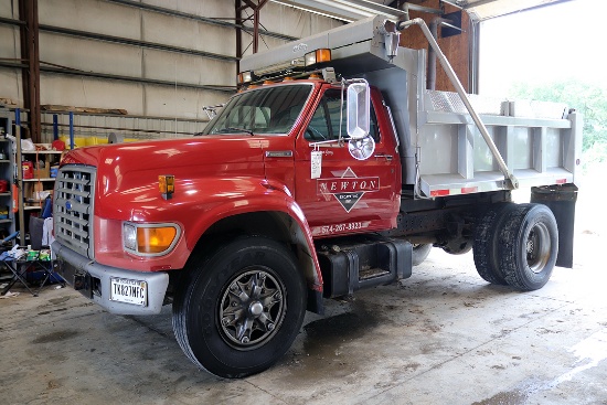 1996 Ford F-Series dump truck, model 700, 130K miles, gas engine, electric over hydraulic brakes, 10