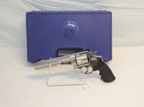 SMITH & WESSON 44 MAG REVOLVER, MODEL 629 CLASSIC, 6" BARREL WITH HARD CASE