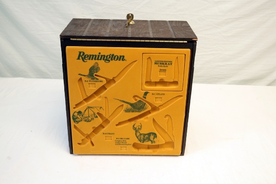 REMINGTON KNIFE DISPLAY CASE WITH KEY