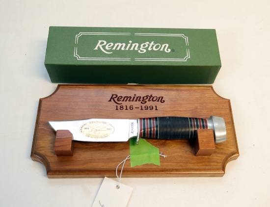 REMINGTON 1816-1991 HUNTING KNIFE COMPLETE W/ WALL PLAQUE DISPLAY