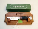 REMINGTON 1816-1991 HUNTING KNIFE COMPLETE W/ WALL PLAQUE DISPLAY