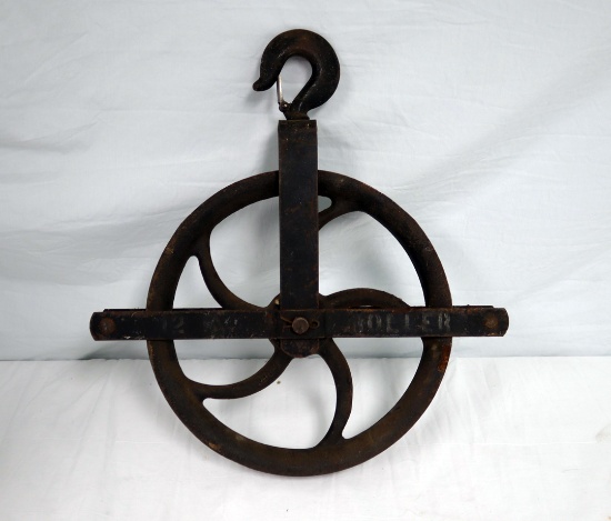 Cast iron well/ barn rope pulley