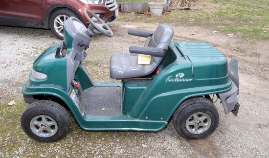 LATE MODEL BATTERY OPERATED FUN RUNNER MODEL 4800 INDIVIDUAL GOLF CART W/ MIRRORS ONLY 91 MILES