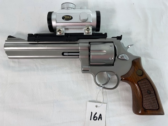 Taurus 44 Magnum Revolver, 6" barrel, s/n 8X563132