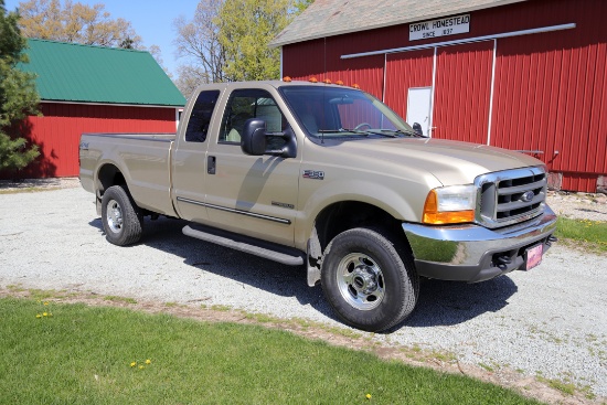 2000 Ford F-350 Super Duty 4WD Pickup w/7.2 Liter Diesel Powerstroke Engine, Lariat Package, Ext. Ca