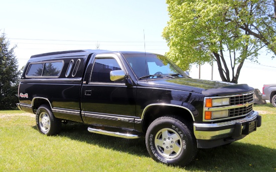1993 Chevy 1500 Pickup, Leather Seats, 81k Miles, 4WD, w/Cap, Dual Rear Exhaust, 5.7 V8 Liter Engine