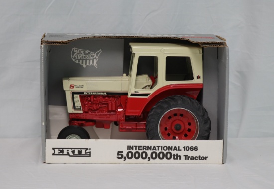 INTERNATIONAL 1066, 5 MILLIONTH TRACTOR, SPECIAL EDITION, ERTL 4620, 1/16 S