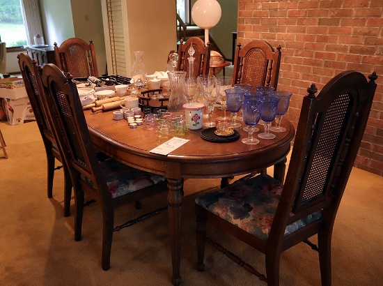Dining room table and (6) padded chairs