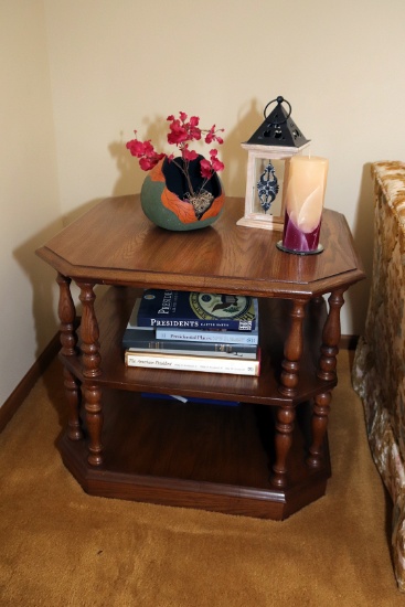 End and coffe table inluding items on each and table lamp