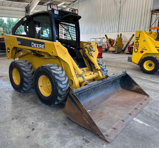JOHN DEERE 332 DIESEL SKID LOADER