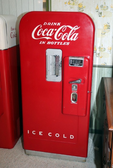 Vendo V-39 Coca-Cola Machine