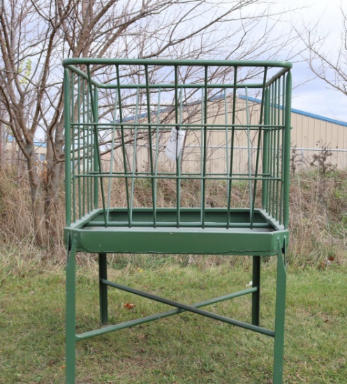 HORSE FEEDER