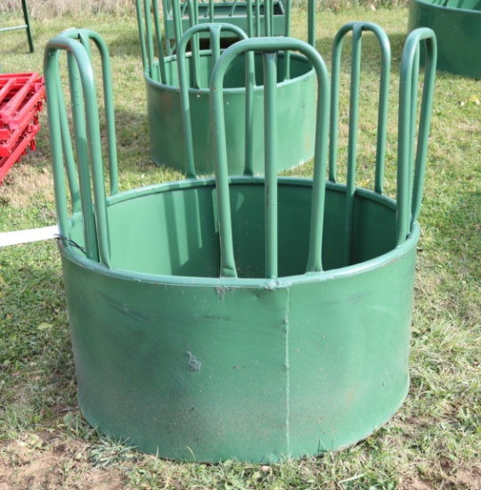 HORSE FEEDER