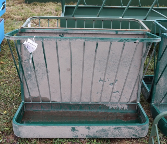 HAY AND GRAIN FEEDER