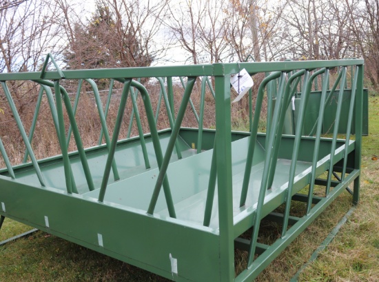 HAY FEEDER