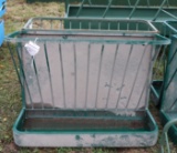 HAY AND GRAIN FEEDER