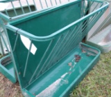 HAY AND GRAIN FEEDER